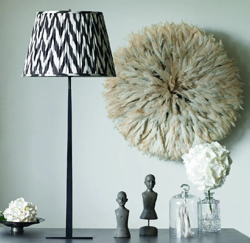 modern minimalist table lamps for contemporary living roomsLarger Trafalgar table lamp in bronze modern minimalist table lamps for contemporary living roomsLarger Trafalgar table lamp in bronze